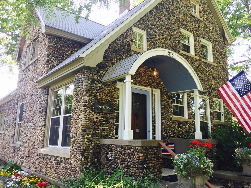 Aberdeen Stone Cottage B&B Traverse City Exterior photo