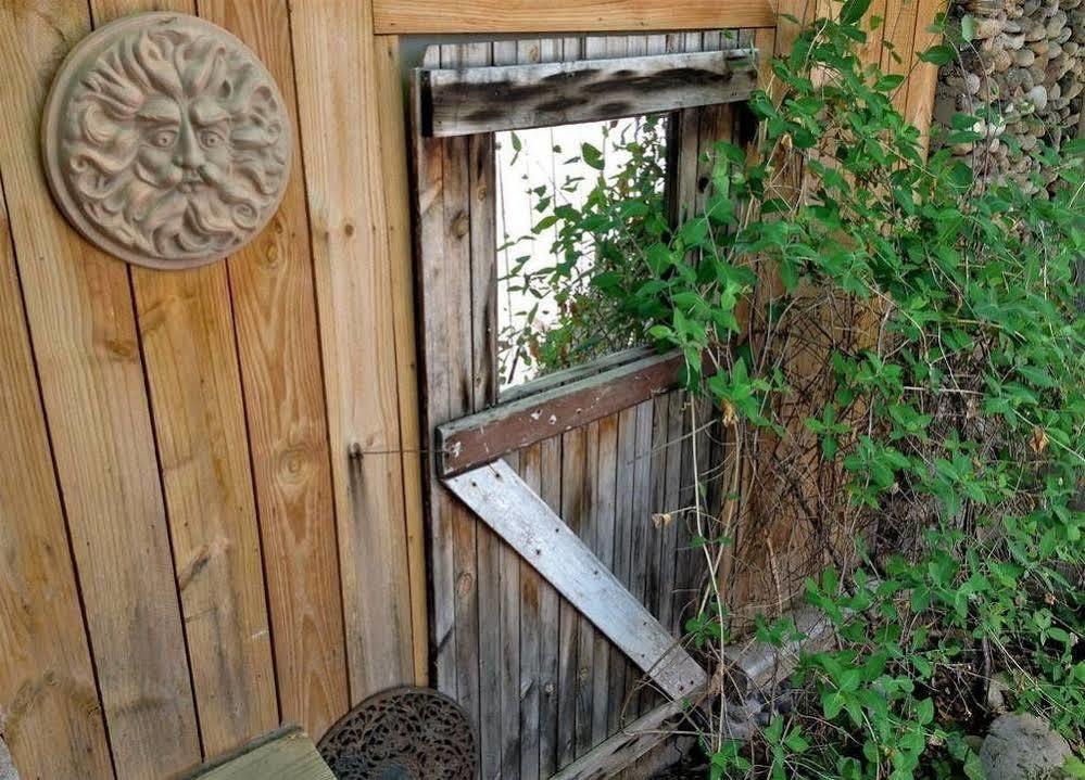 Aberdeen Stone Cottage B&B Traverse City Exterior photo